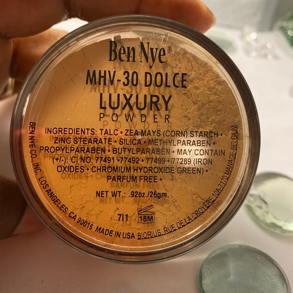 Ben Nye Dolce Luxury Powder,highlighting … - Picture 4 of 8
